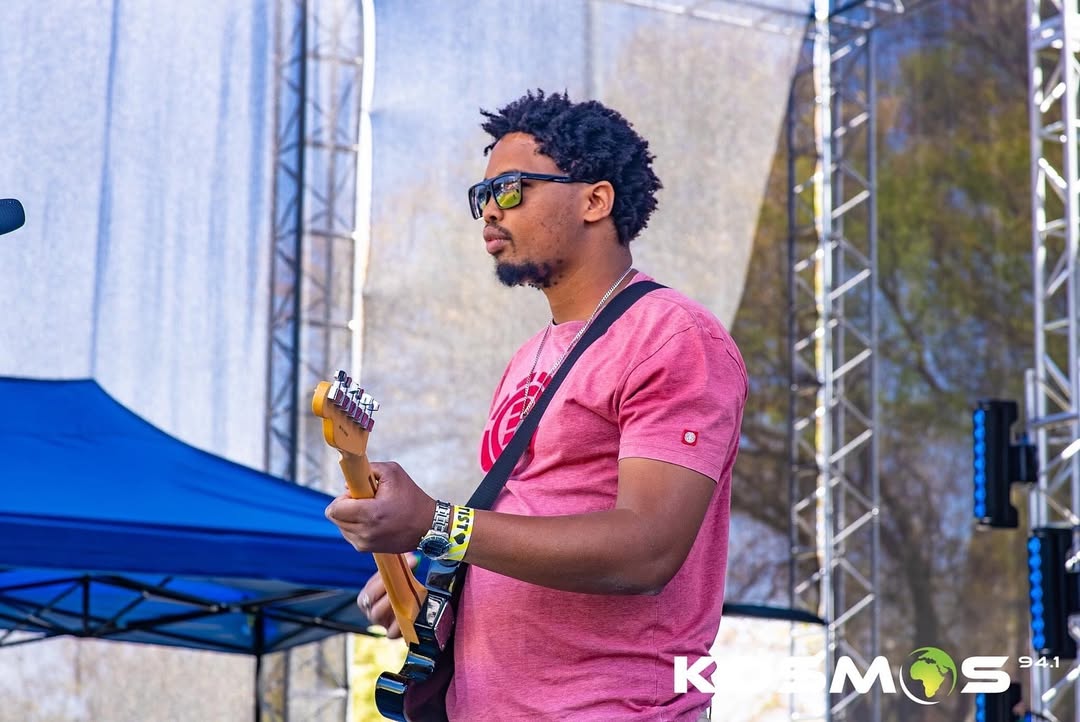 Sagarias Tsam with band members