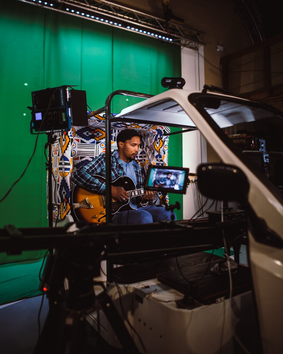 Sagarias Tsam performing in a studio at Nifty Studios